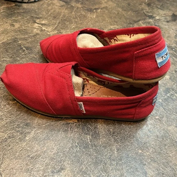 TOMS - Picture 3 of 4